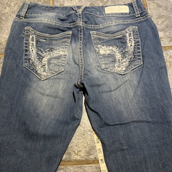 Ariya Jeans Juniors Size 13/14 Raw Hem Cut Off Cropped Embellished Distressed - Picture 6 of 11